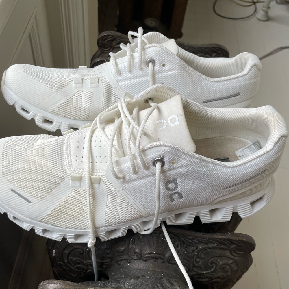 Women’s on runners. White. SZ 9.5. Barely used.
